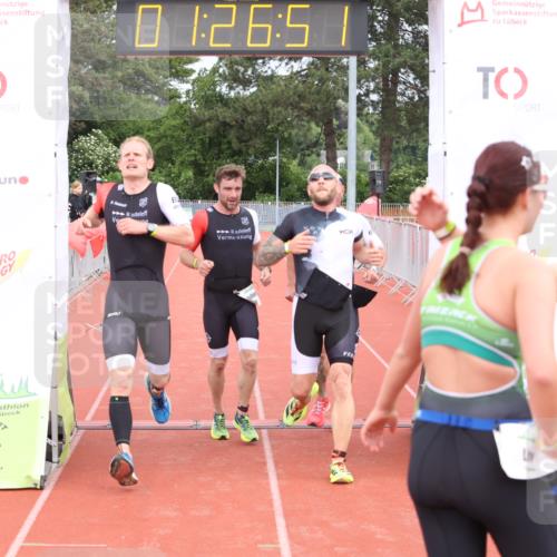 14.06.2026 - 7 Türme Triathlon Andreas Tolksdorf http://msf.ph/oto/9799127 14.06.2026 11:56:50 Ziel 410, 411, 412, 414 meine-sportfotos.de