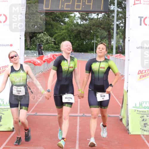14.06.2026 - 7 Türme Triathlon Andreas Tolksdorf http://msf.ph/oto/9799141 14.06.2026 11:58:41 Ziel 487, 488, 489, 503 meine-sportfotos.de