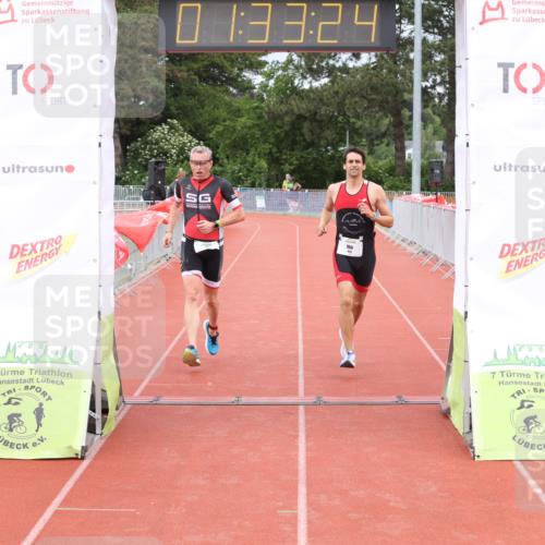 14.06.2026 - 7 Türme Triathlon Andreas Tolksdorf http://msf.ph/oto/9799175 14.06.2026 12:03:24 Ziel 428, 429 meine-sportfotos.de