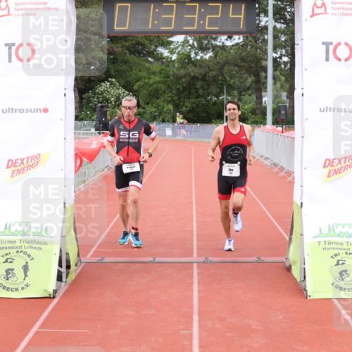14.06.2026 - 7 Türme Triathlon Andreas Tolksdorf http://msf.ph/oto/9799176 14.06.2026 12:03:24 Ziel 428, 429 meine-sportfotos.de