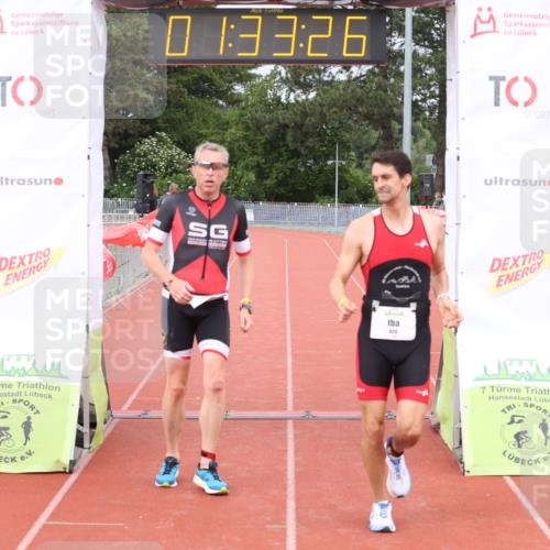 14.06.2026 - 7 Türme Triathlon Andreas Tolksdorf http://msf.ph/oto/9799180 14.06.2026 12:03:25 Ziel 428, 429 meine-sportfotos.de