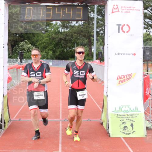 14.06.2026 - 7 Türme Triathlon Andreas Tolksdorf http://msf.ph/oto/9799194 14.06.2026 12:04:42 Ziel 426, 427 meine-sportfotos.de