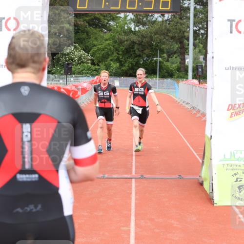 14.06.2026 - 7 Türme Triathlon Andreas Tolksdorf http://msf.ph/oto/9799211 14.06.2026 12:06:56 Ziel 485, 486 meine-sportfotos.de