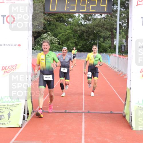 14.06.2026 - 7 Türme Triathlon Andreas Tolksdorf http://msf.ph/oto/9799220 14.06.2026 12:09:23 Ziel 460, 461, 463 meine-sportfotos.de