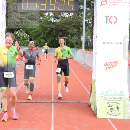 14.06.2026 - 7 Türme Triathlon Andreas Tolksdorf http://msf.ph/oto/9799222 14.06.2026 12:09:24 Ziel 460, 461, 463 meine-sportfotos.de