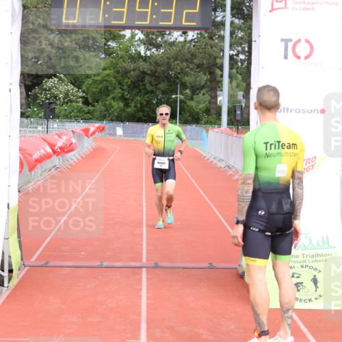 14.06.2026 - 7 Türme Triathlon Andreas Tolksdorf http://msf.ph/oto/9799225 14.06.2026 12:09:31 Ziel 460, 461, 462, 463 meine-sportfotos.de