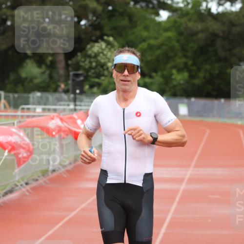 14.06.2026 - 7 Türme Triathlon Andreas Tolksdorf http://msf.ph/oto/9799247 14.06.2026 14:46:45 Ziel  meine-sportfotos.de