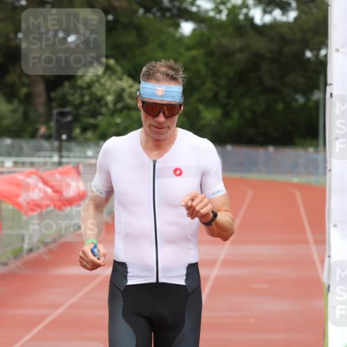 14.06.2026 - 7 Türme Triathlon Andreas Tolksdorf http://msf.ph/oto/9799249 14.06.2026 14:46:46 Ziel  meine-sportfotos.de