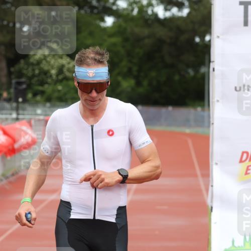 14.06.2026 - 7 Türme Triathlon Andreas Tolksdorf http://msf.ph/oto/9799250 14.06.2026 14:46:46 Ziel  meine-sportfotos.de