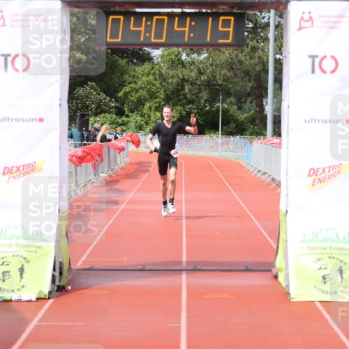 14.06.2026 - 7 Türme Triathlon Andreas Tolksdorf http://msf.ph/oto/9799308 14.06.2026 15:04:19 Ziel 878 meine-sportfotos.de