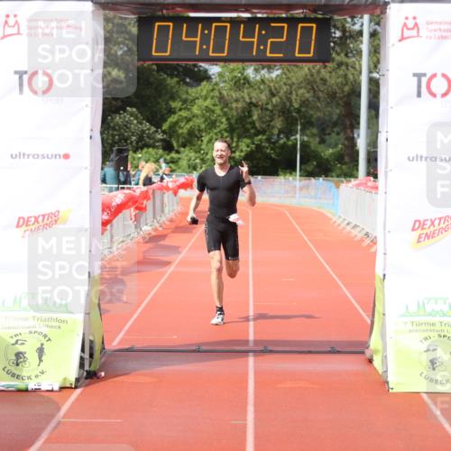 14.06.2026 - 7 Türme Triathlon Andreas Tolksdorf http://msf.ph/oto/9799311 14.06.2026 15:04:20 Ziel 878 meine-sportfotos.de