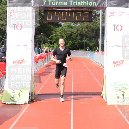 14.06.2026 - 7 Türme Triathlon Andreas Tolksdorf http://msf.ph/oto/9799313 14.06.2026 15:04:21 Ziel 878 meine-sportfotos.de