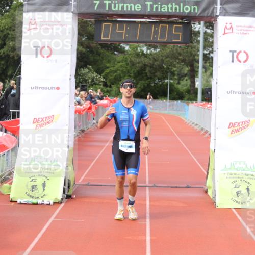 14.06.2026 - 7 Türme Triathlon Andreas Tolksdorf http://msf.ph/oto/9799367 14.06.2026 15:11:04 Ziel 931, 1042 meine-sportfotos.de