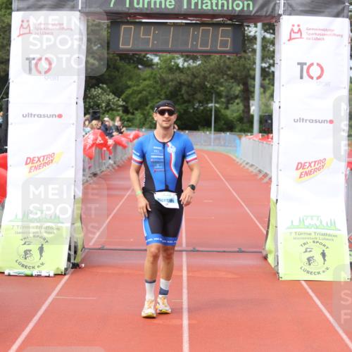 14.06.2026 - 7 Türme Triathlon Andreas Tolksdorf http://msf.ph/oto/9799369 14.06.2026 15:11:04 Ziel 931, 1042 meine-sportfotos.de