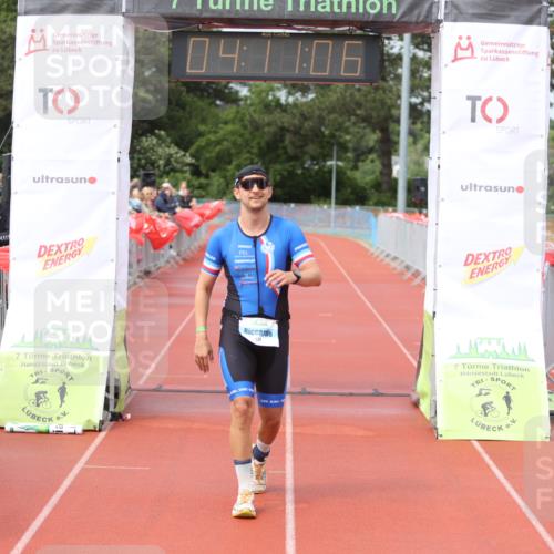 14.06.2026 - 7 Türme Triathlon Andreas Tolksdorf http://msf.ph/oto/9799370 14.06.2026 15:11:05 Ziel 931, 1042 meine-sportfotos.de