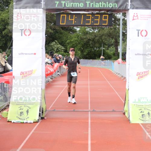 14.06.2026 - 7 Türme Triathlon Andreas Tolksdorf http://msf.ph/oto/9799385 14.06.2026 15:13:38 Ziel 924 meine-sportfotos.de