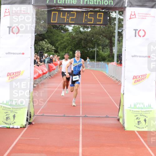 14.06.2026 - 7 Türme Triathlon Andreas Tolksdorf http://msf.ph/oto/9799505 14.06.2026 15:21:58 Ziel 890, 1102 meine-sportfotos.de