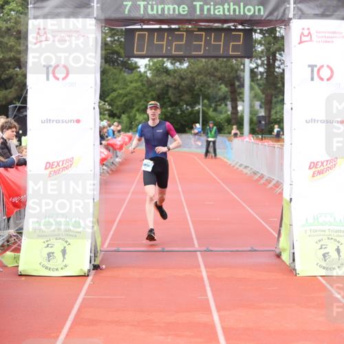 14.06.2026 - 7 Türme Triathlon Andreas Tolksdorf http://msf.ph/oto/9799546 14.06.2026 15:23:41 Ziel 1045 meine-sportfotos.de