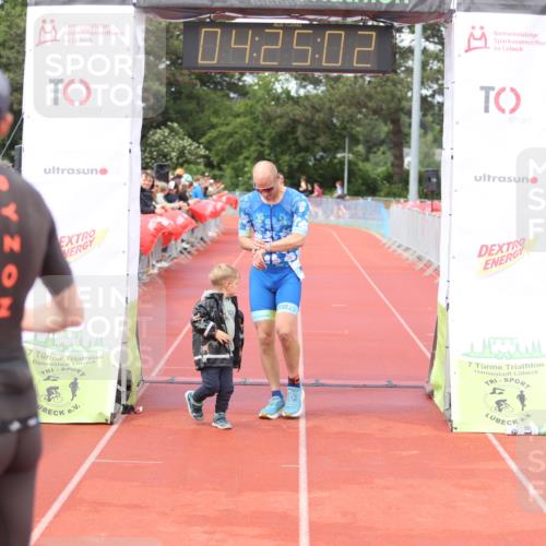 14.06.2026 - 7 Türme Triathlon Andreas Tolksdorf http://msf.ph/oto/9799597 14.06.2026 15:25:00 Ziel 981, 1026 meine-sportfotos.de