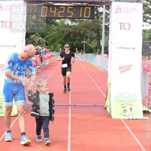 14.06.2026 - 7 Türme Triathlon Andreas Tolksdorf http://msf.ph/oto/9799599 14.06.2026 15:25:08 Ziel 981, 1008 meine-sportfotos.de