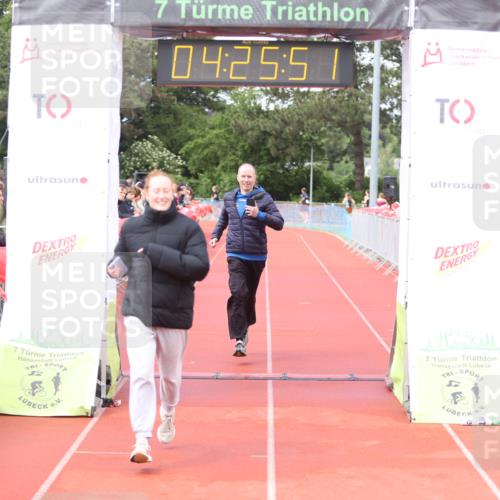 14.06.2026 - 7 Türme Triathlon Andreas Tolksdorf http://msf.ph/oto/9799644 14.06.2026 15:25:50 Ziel 964, 1192 meine-sportfotos.de