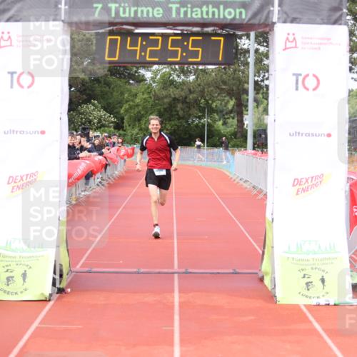 14.06.2026 - 7 Türme Triathlon Andreas Tolksdorf http://msf.ph/oto/9799651 14.06.2026 15:25:56 Ziel 964, 1192 meine-sportfotos.de