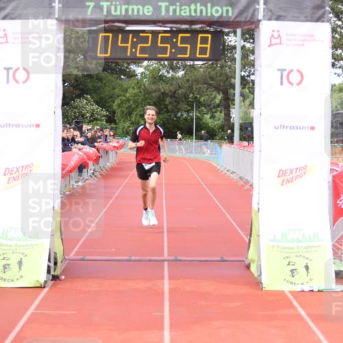 14.06.2026 - 7 Türme Triathlon Andreas Tolksdorf http://msf.ph/oto/9799655 14.06.2026 15:25:57 Ziel 964 meine-sportfotos.de