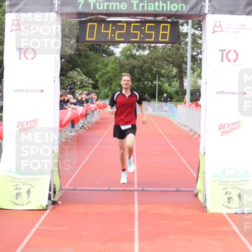 14.06.2026 - 7 Türme Triathlon Andreas Tolksdorf http://msf.ph/oto/9799658 14.06.2026 15:25:57 Ziel 964 meine-sportfotos.de