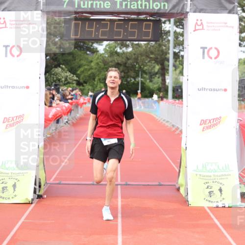 14.06.2026 - 7 Türme Triathlon Andreas Tolksdorf http://msf.ph/oto/9799665 14.06.2026 15:25:58 Ziel 964 meine-sportfotos.de