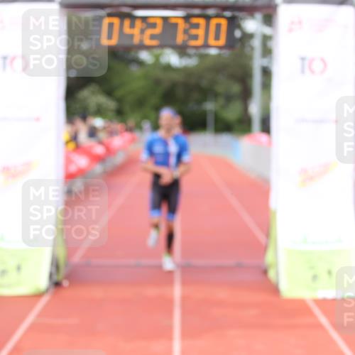 14.06.2026 - 7 Türme Triathlon Andreas Tolksdorf http://msf.ph/oto/9799826 14.06.2026 15:27:29 Ziel 851, 994 meine-sportfotos.de