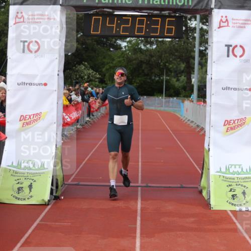 14.06.2026 - 7 Türme Triathlon Andreas Tolksdorf http://msf.ph/oto/9800016 14.06.2026 15:28:34 Ziel 1058, 1081 meine-sportfotos.de