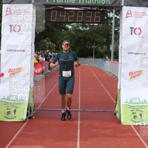 14.06.2026 - 7 Türme Triathlon Andreas Tolksdorf http://msf.ph/oto/9800022 14.06.2026 15:28:35 Ziel 1058, 1081 meine-sportfotos.de