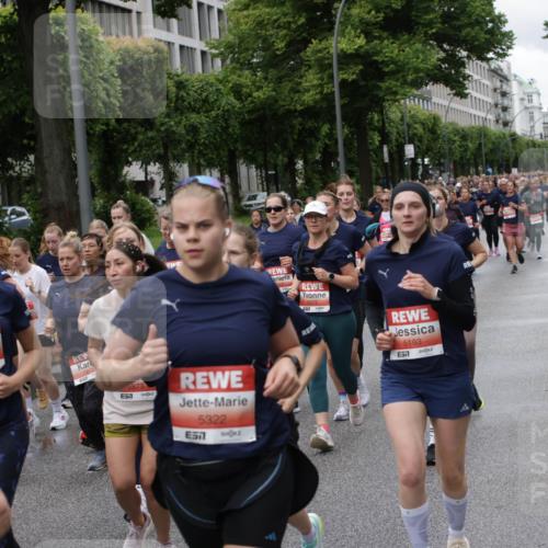 14.06.2026 - REWE Women's Run Jannik Wohlers http://msf.ph/oto/9800024 14.06.2026 10:39:59 Laufen 6020, 5873, 5322, 57, 5183 meine-sportfotos.de