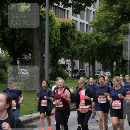 14.06.2026 - REWE Women's Run Jannik Wohlers http://msf.ph/oto/9800065 14.06.2026 10:40:05 Laufen 5826, 57 meine-sportfotos.de