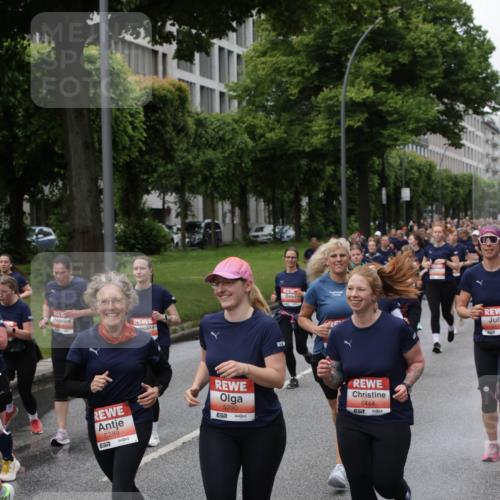 14.06.2026 - REWE Women's Run Jannik Wohlers http://msf.ph/oto/9800202 14.06.2026 10:40:19 Laufen 5289, 7, 5290, 51, 5444, 5418, 57 meine-sportfotos.de