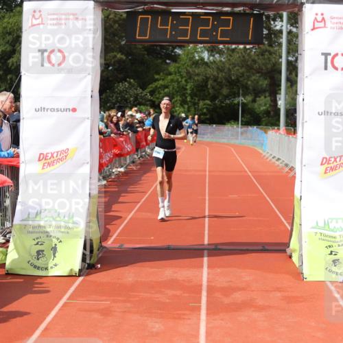 14.06.2026 - 7 Türme Triathlon Andreas Tolksdorf http://msf.ph/oto/9800303 14.06.2026 15:32:20 Ziel 901, 1021 meine-sportfotos.de
