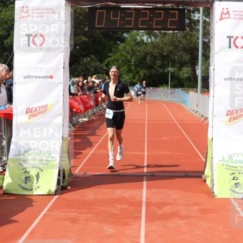 14.06.2026 - 7 Türme Triathlon Andreas Tolksdorf http://msf.ph/oto/9800314 14.06.2026 15:32:21 Ziel 901, 1021 meine-sportfotos.de