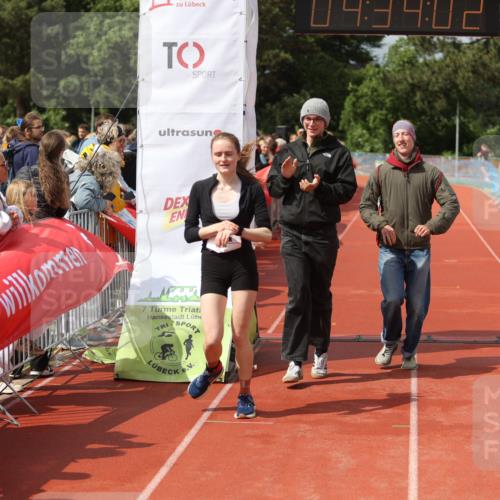 14.06.2026 - 7 Türme Triathlon Andreas Tolksdorf http://msf.ph/oto/9800565 14.06.2026 15:34:01 Ziel 898 meine-sportfotos.de