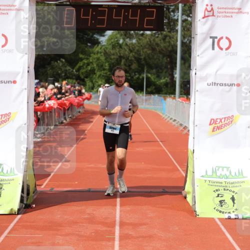 14.06.2026 - 7 Türme Triathlon Andreas Tolksdorf http://msf.ph/oto/9800620 14.06.2026 15:34:41 Ziel 923, 951, 1007, 1086, 1096 meine-sportfotos.de