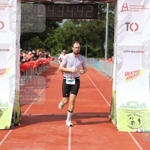 14.06.2026 - 7 Türme Triathlon Andreas Tolksdorf http://msf.ph/oto/9800623 14.06.2026 15:34:41 Ziel 923, 951, 1007, 1086, 1096 meine-sportfotos.de