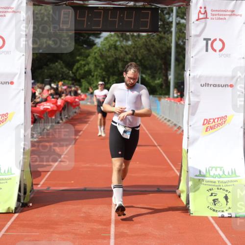 14.06.2026 - 7 Türme Triathlon Andreas Tolksdorf http://msf.ph/oto/9800627 14.06.2026 15:34:41 Ziel 923, 951, 1007, 1086, 1096 meine-sportfotos.de