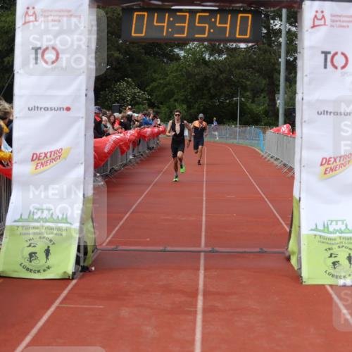 14.06.2026 - 7 Türme Triathlon Andreas Tolksdorf http://msf.ph/oto/9800730 14.06.2026 15:35:39 Ziel 963, 987 meine-sportfotos.de