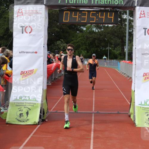 14.06.2026 - 7 Türme Triathlon Andreas Tolksdorf http://msf.ph/oto/9800749 14.06.2026 15:35:42 Ziel 963, 987 meine-sportfotos.de