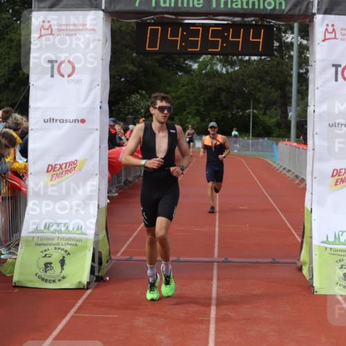 14.06.2026 - 7 Türme Triathlon Andreas Tolksdorf http://msf.ph/oto/9800752 14.06.2026 15:35:43 Ziel 963, 987 meine-sportfotos.de