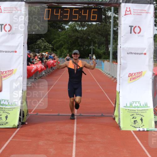 14.06.2026 - 7 Türme Triathlon Andreas Tolksdorf http://msf.ph/oto/9800766 14.06.2026 15:35:45 Ziel 963, 987 meine-sportfotos.de