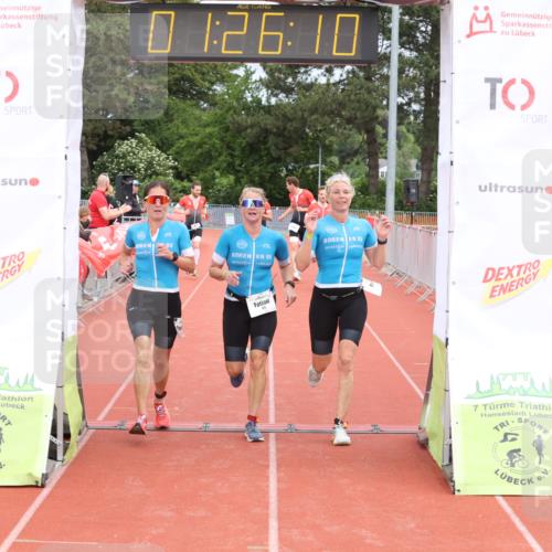 14.06.2026 - 7 Türme Triathlon Andreas Tolksdorf http://msf.ph/oto/9801784 14.06.2026 11:56:09 Ziel 416, 417, 418, 419, 479, 480, 482 meine-sportfotos.de