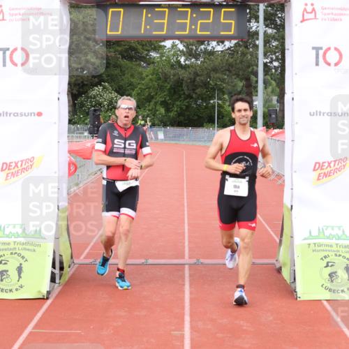 14.06.2026 - 7 Türme Triathlon Andreas Tolksdorf http://msf.ph/oto/9802043 14.06.2026 12:03:25 Ziel 428, 429 meine-sportfotos.de