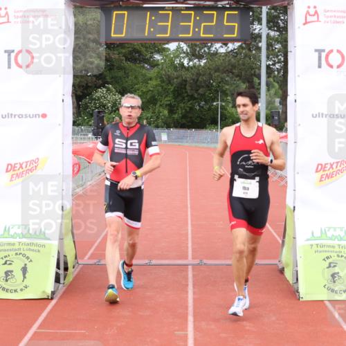 14.06.2026 - 7 Türme Triathlon Andreas Tolksdorf http://msf.ph/oto/9802046 14.06.2026 12:03:25 Ziel 428, 429 meine-sportfotos.de