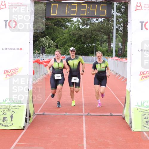 14.06.2026 - 7 Türme Triathlon Andreas Tolksdorf http://msf.ph/oto/9802055 14.06.2026 12:03:45 Ziel 531, 532, 533 meine-sportfotos.de