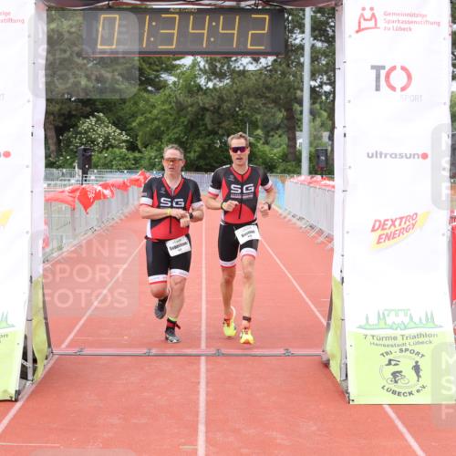 14.06.2026 - 7 Türme Triathlon Andreas Tolksdorf http://msf.ph/oto/9802091 14.06.2026 12:04:42 Ziel 426, 427 meine-sportfotos.de